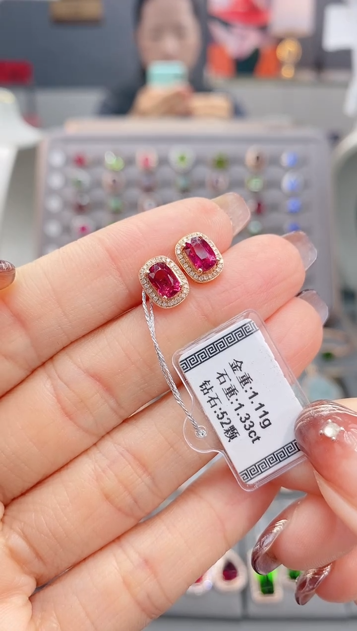 18K金镶嵌耳饰碧玺1.33配钻