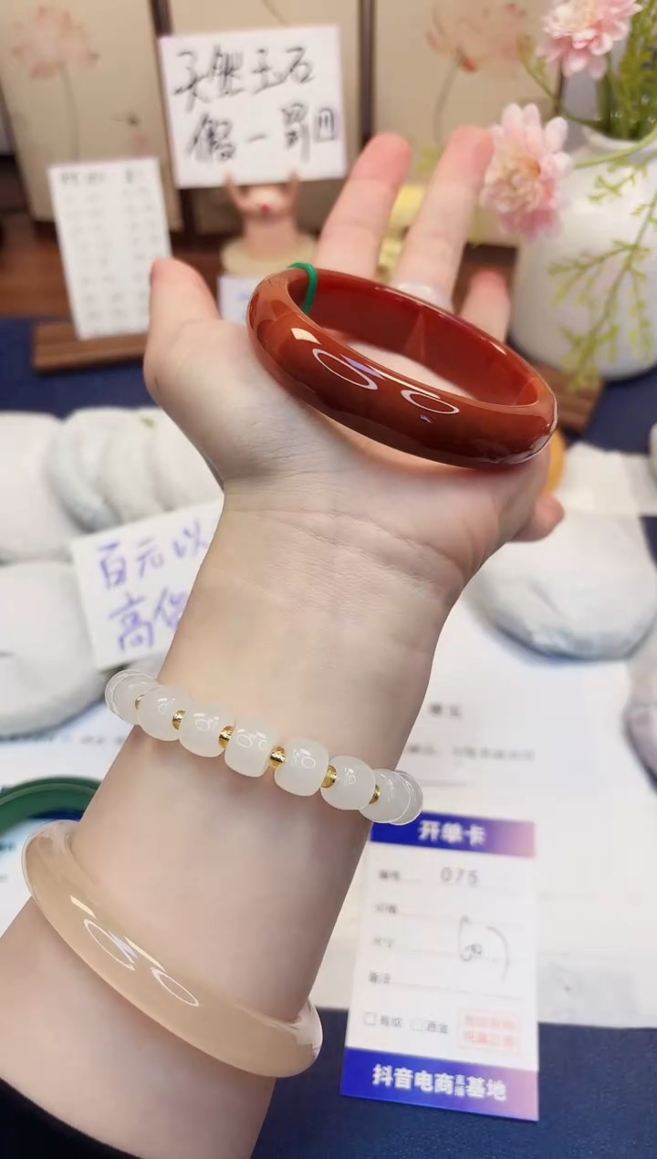 【闪购商品】石英质玉手镯未镶嵌75-玛瑙-圈口60