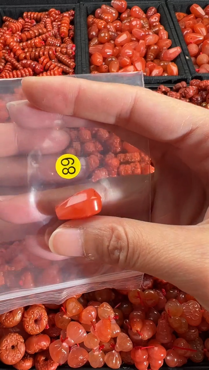 【闪购商品】南红玛瑙颈饰未镶嵌1