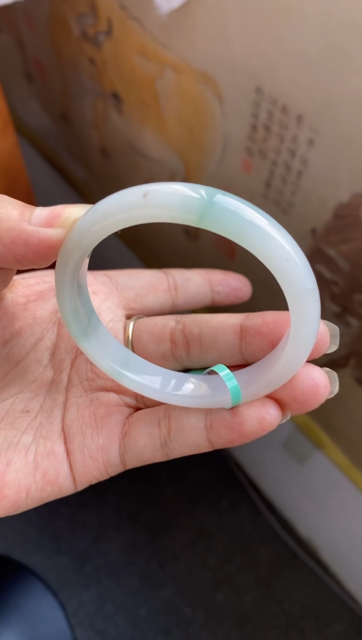 翡翠手镯未镶嵌（冰化胶飘花）10号有微纹