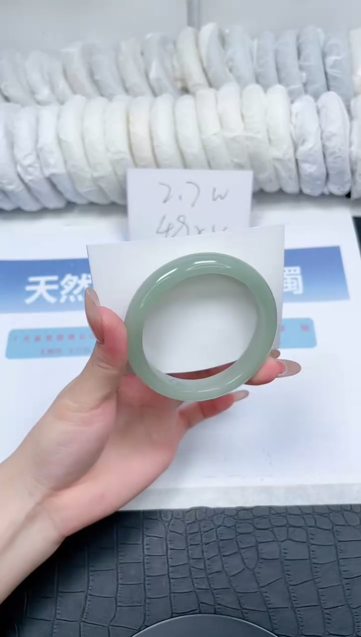 【闪购商品】石英质玉手镯未镶嵌T221-56.2