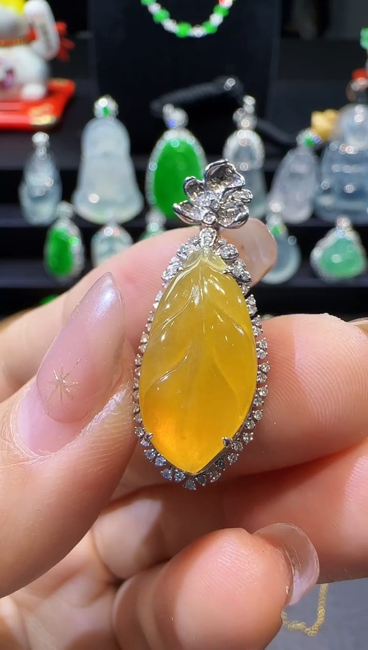 【闪购商品】翡翠吊坠(不含链)18K金镶嵌吊坠