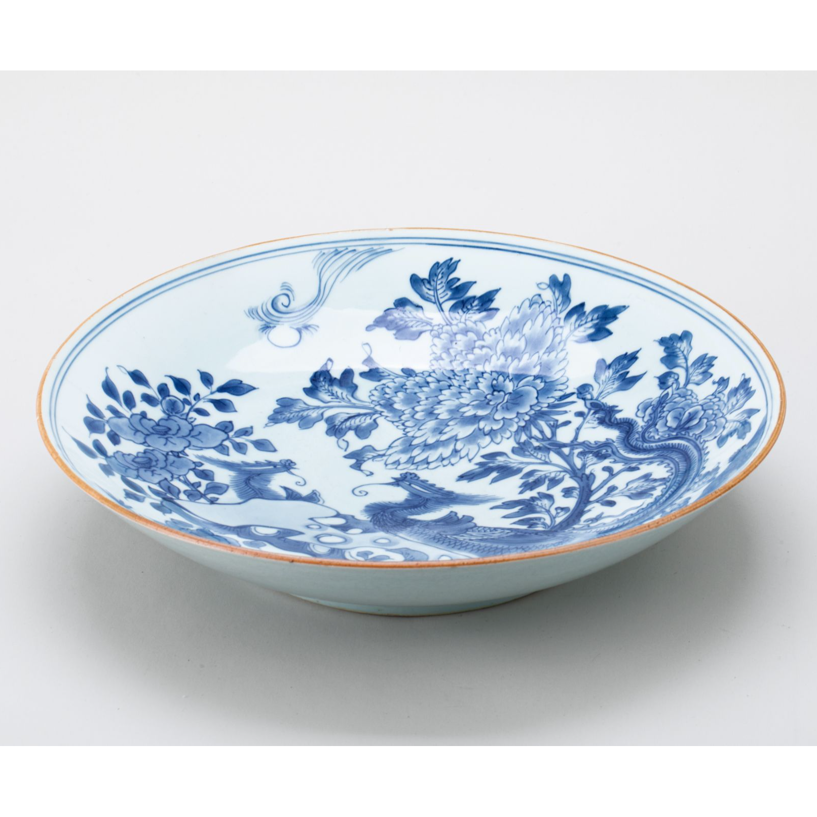 【拍卖】28、清顺治  青花洞石牡丹双凤图酱口盘