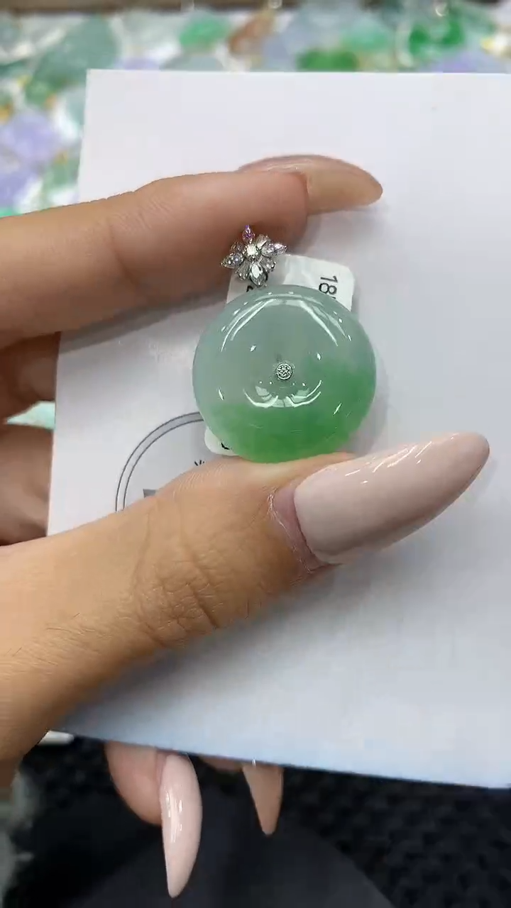 颈饰18K金镶嵌翡翠111111111111