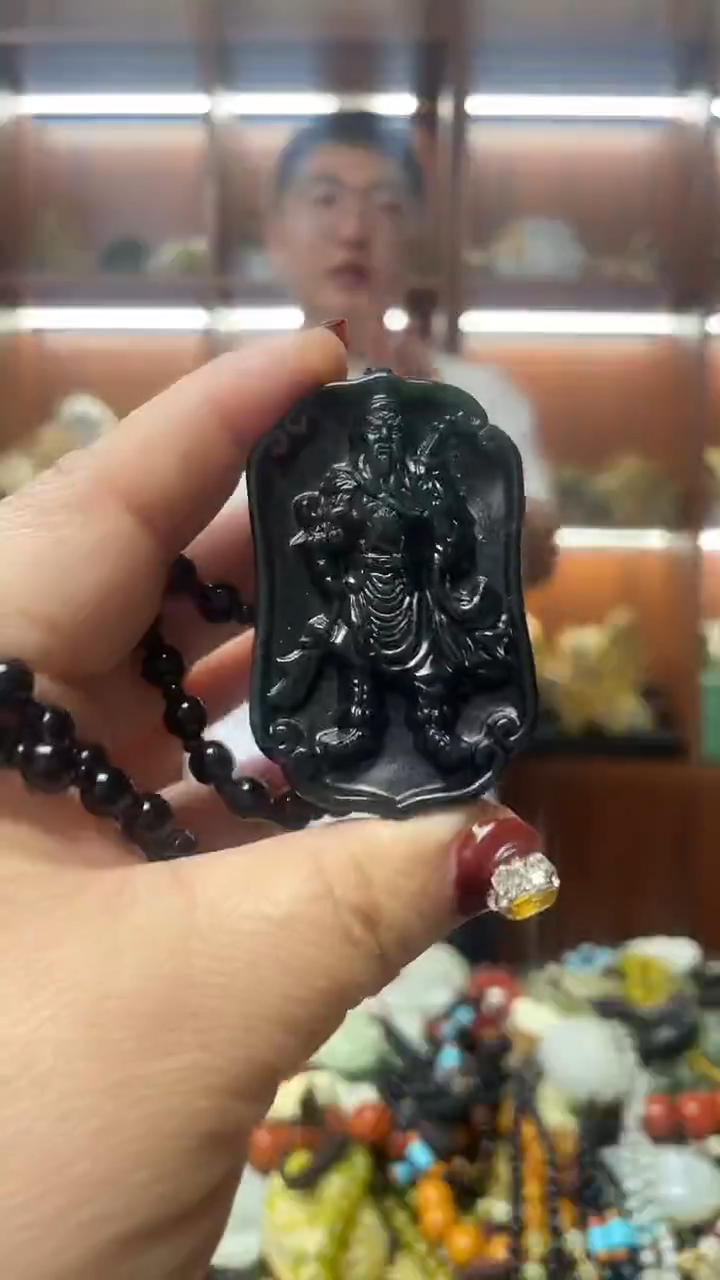 未镶嵌蛇纹石玉吊坠   