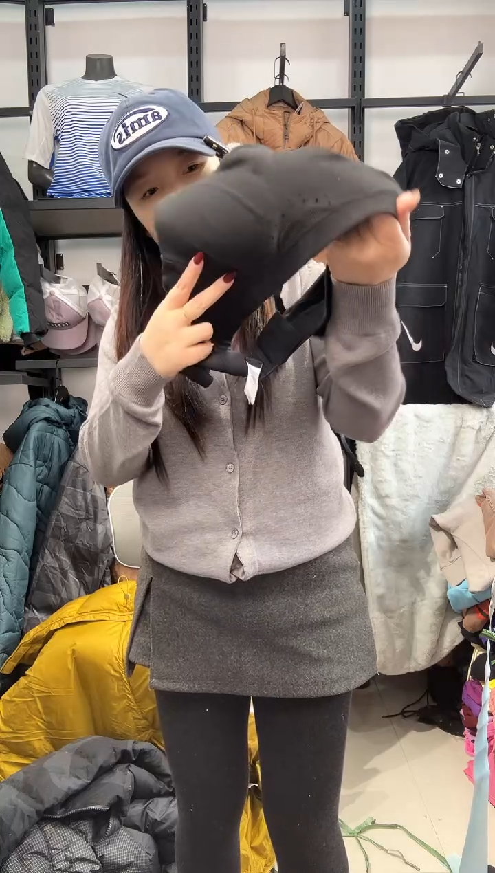 2711 闪购编码  运动卫衣裤以直播间过款为准 尺码  ·  L