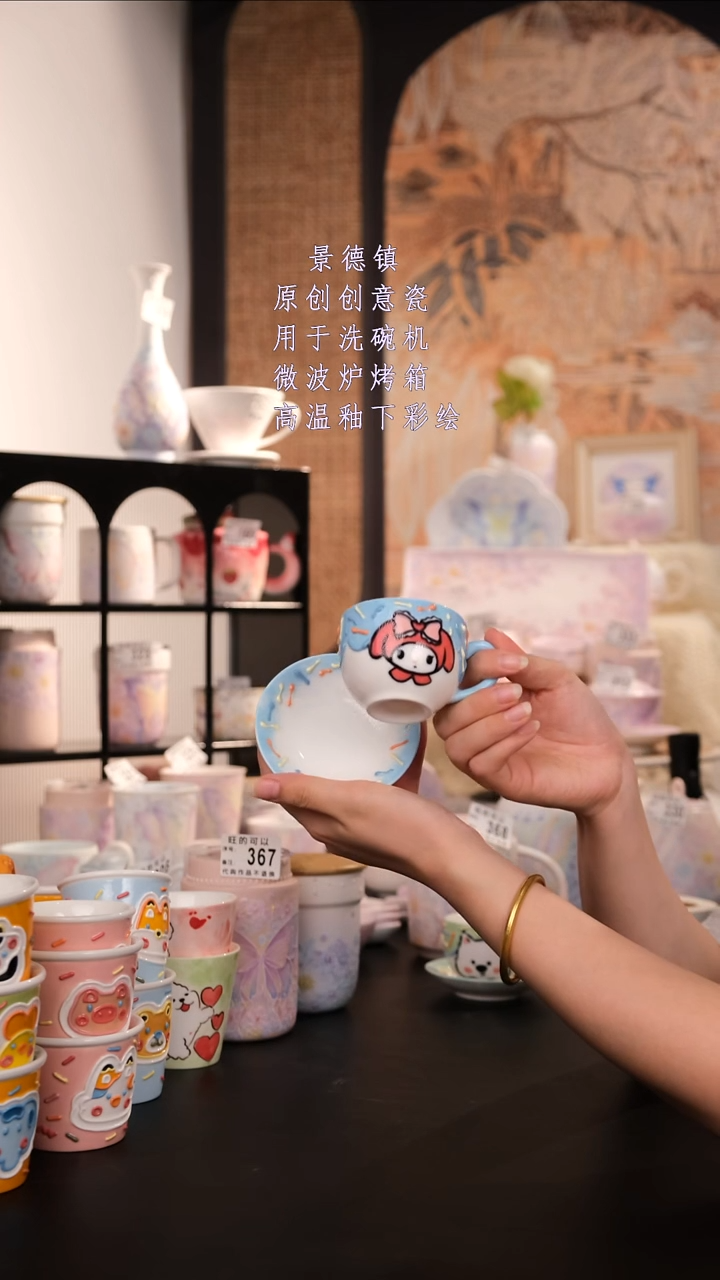 摆件景德镇手工手绘高温釉下彩设计师款