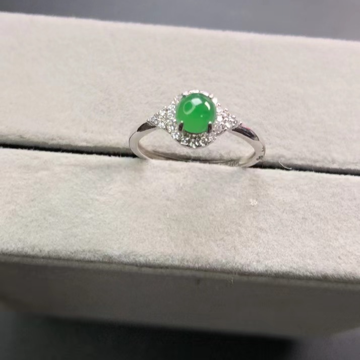 银镶天然翡翠戒指