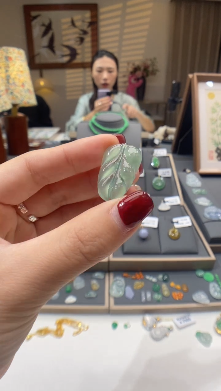 【闪购商品】翡翠颈饰未镶嵌叶子