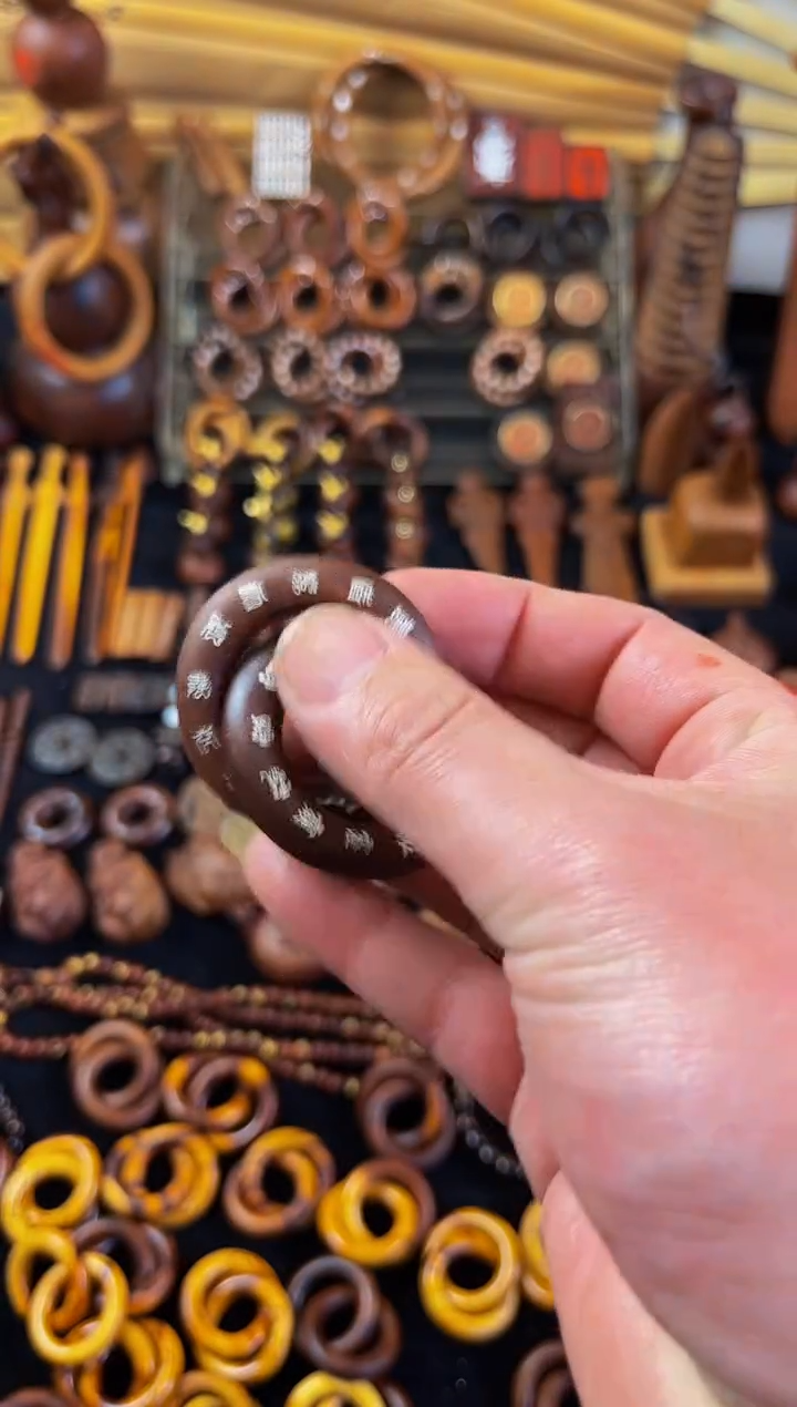 【闪购商品】木枣木镶嵌银十字小圈包邮