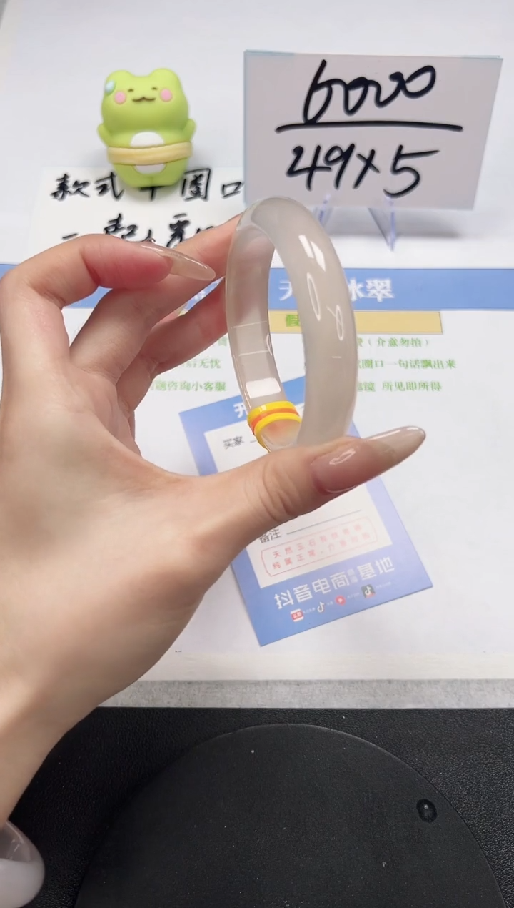 【闪购商品】石英质玉手镯未镶嵌A35-57.4