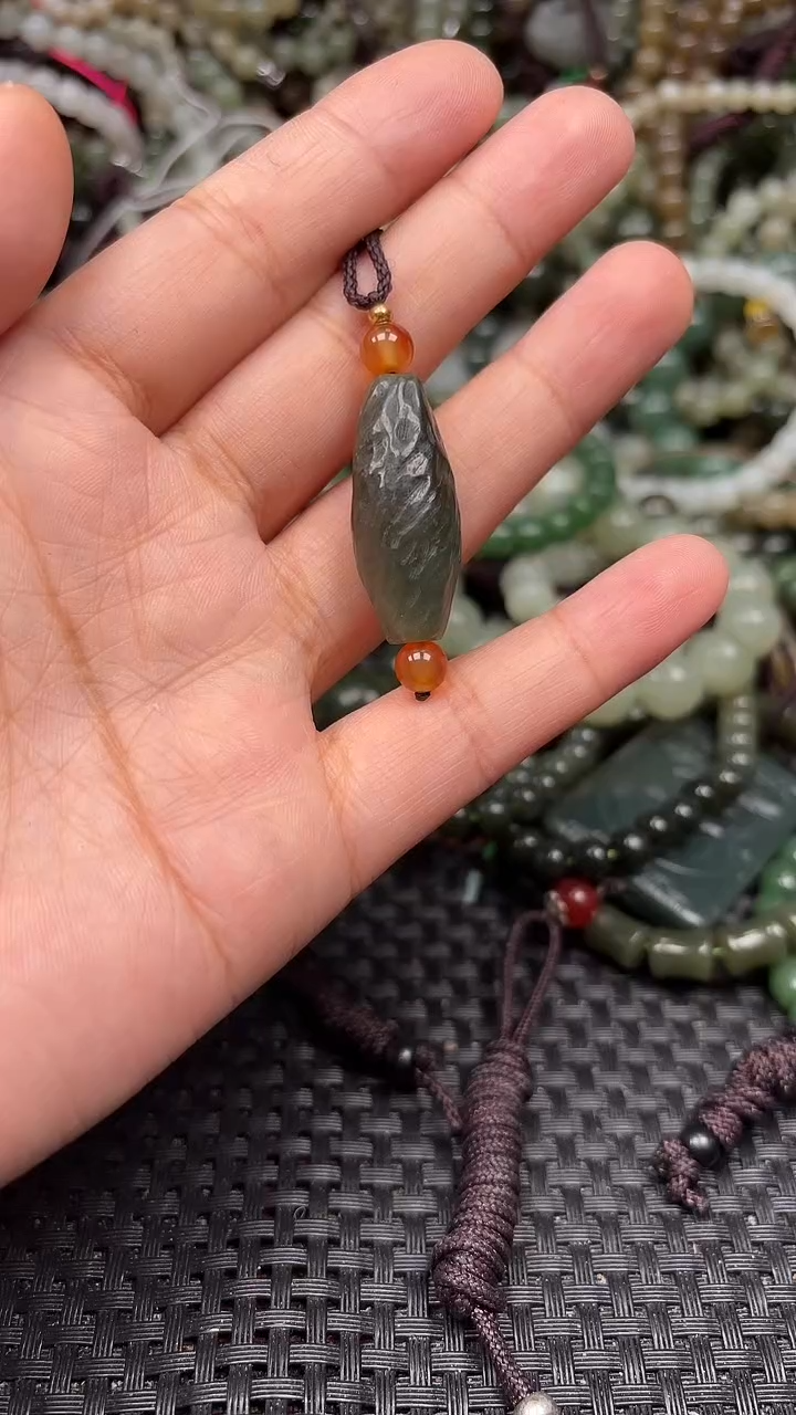 颈饰未镶嵌和田玉1