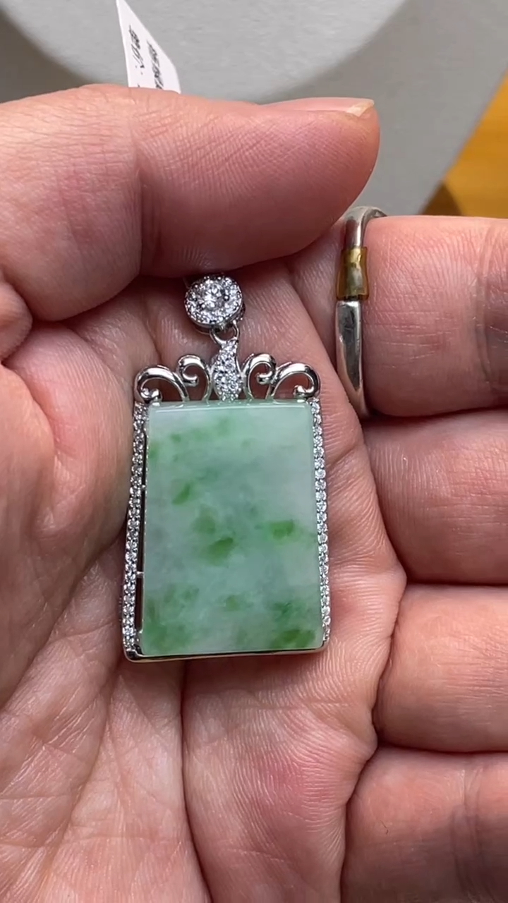 银S925镶嵌挂件翡翠阳绿飘花无事牌