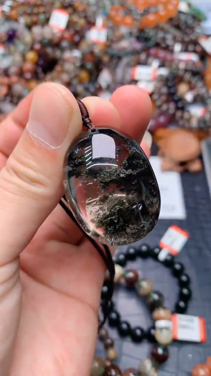 【闪购商品】水晶吊坠(赠链)未镶嵌天然157