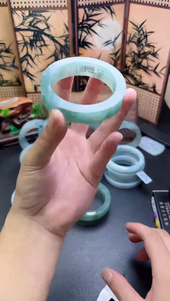定制翡翠手镯未镶嵌手镯