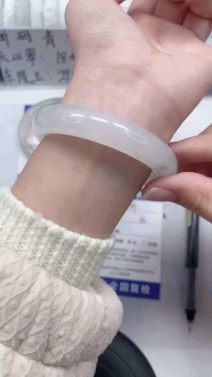 未镶嵌手镯石英质玉149-56/