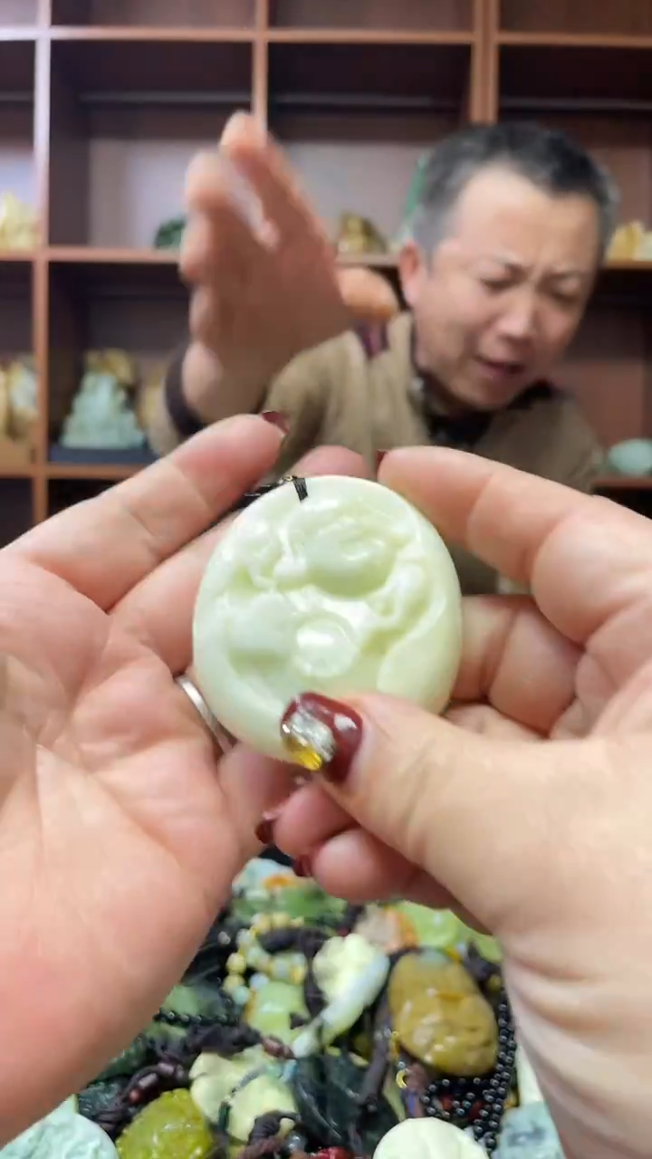 未镶嵌岫玉挂件 