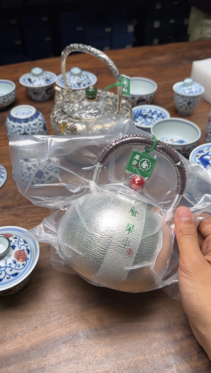 S****皊呆坐 整敲锤纹心愿提梁壶
