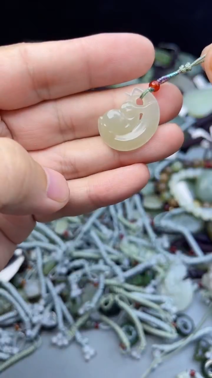 颈饰未镶嵌和田玉多样性发货   拍一发一