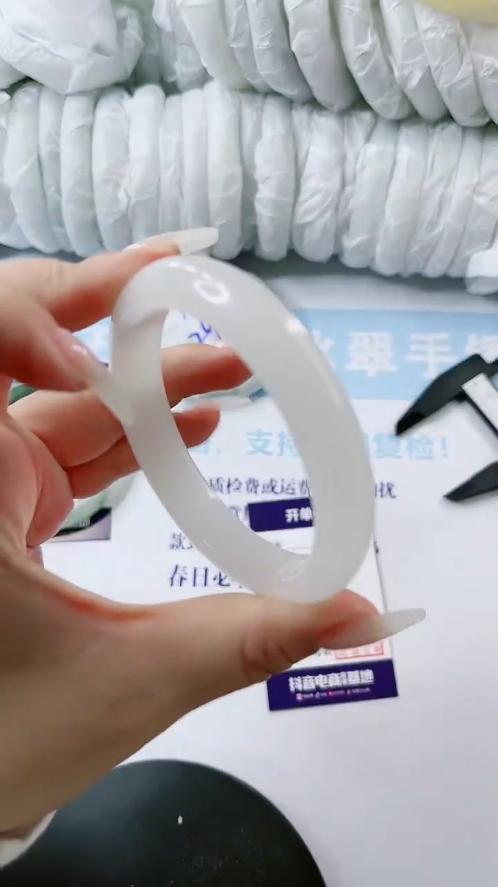【闪购商品】石英质玉手镯未镶嵌多样性发货V624