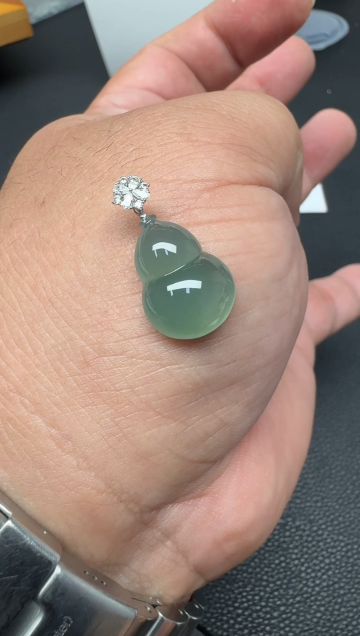 颈饰18K金镶嵌翡翠七****?（54号）纯天然A货缅甸翡 翠葫芦吊坠