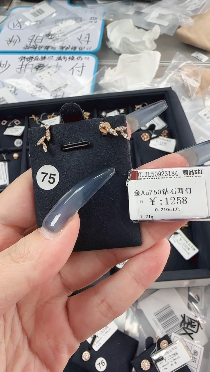 【闪购商品】钻石耳饰18K金镶嵌OLJL50923184