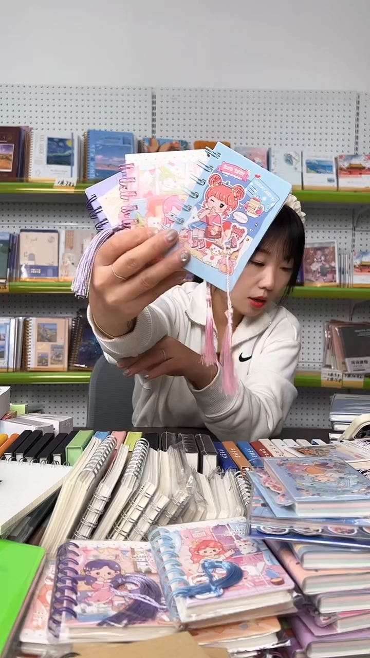 优萃100K(A7)流苏侧翻线圈本80张-封面随机10本