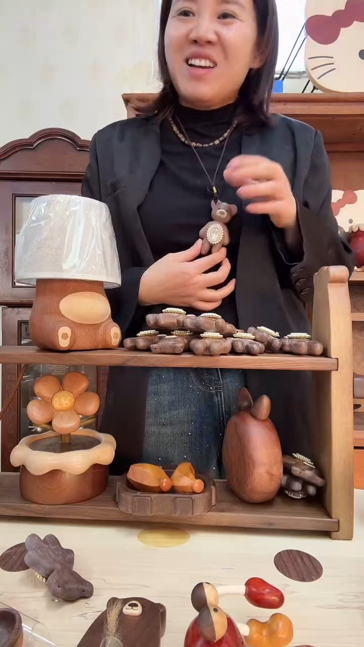 木漂亮小熊项链    