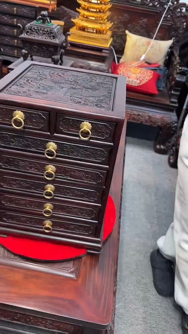 红酸枝木类酸枝---深雕七斗柜