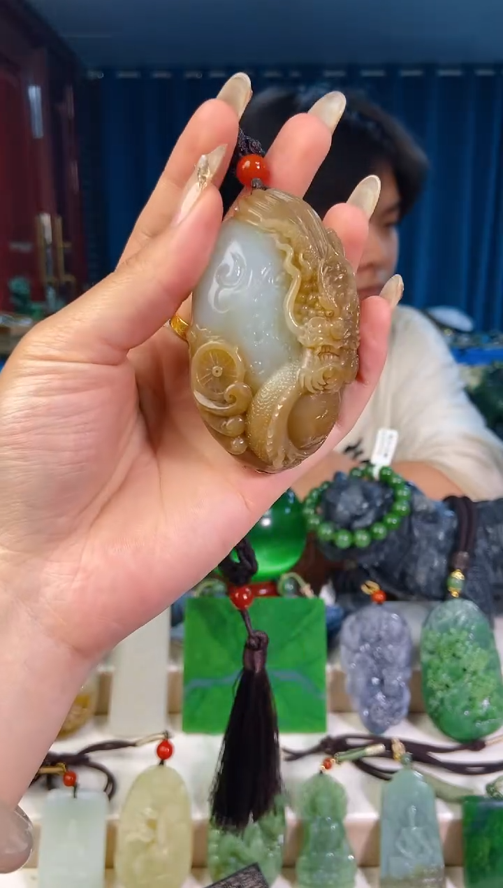 和田玉未镶嵌颈饰1