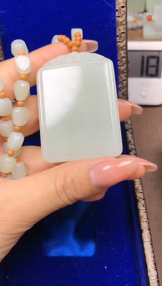 【闪购商品】和田玉颈饰未镶嵌 ？