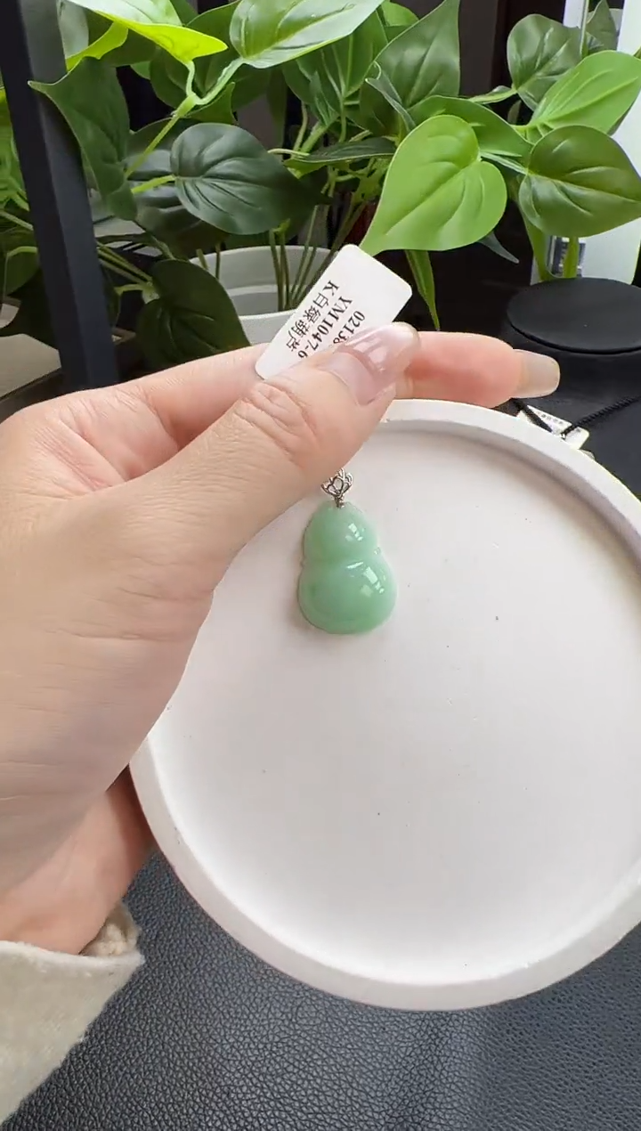 【闪购商品】翡翠颈饰18K金镶嵌葫芦