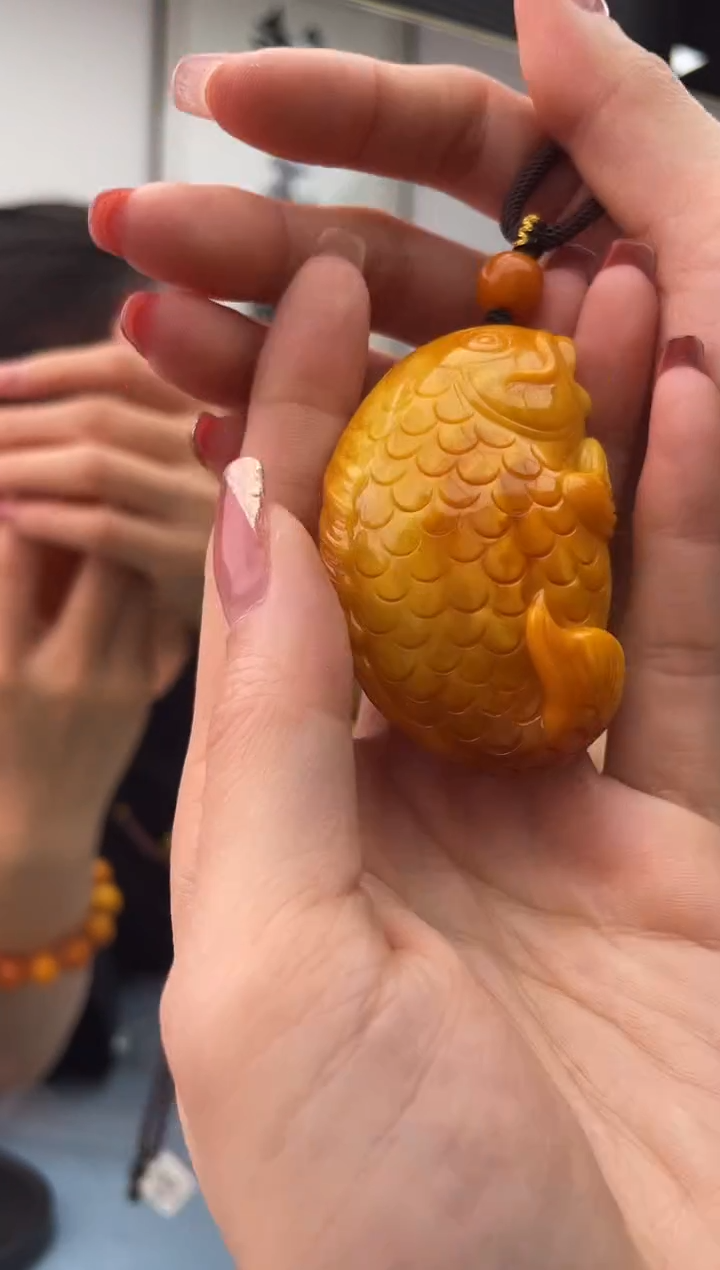 【闪购商品】蜜蜡珠宝奇石未镶嵌假一赔十，多样性发一件微瑕038