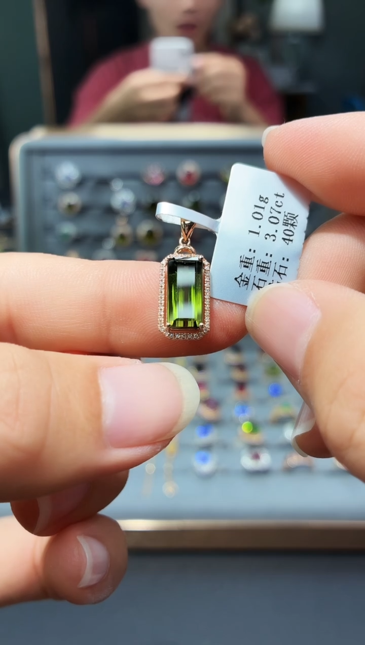 颈饰18K金镶嵌碧玺3.07.