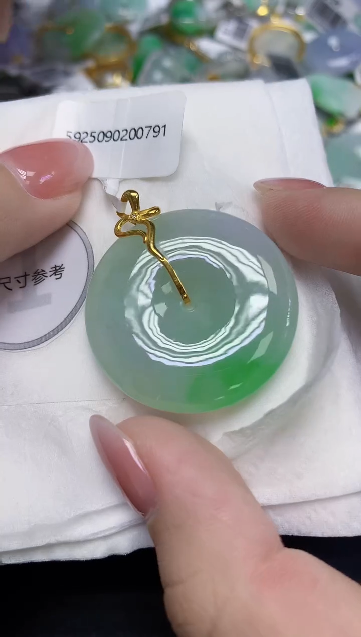 颈饰18K金镶嵌翡翠天然缅甸翡翠A货多样性发一件