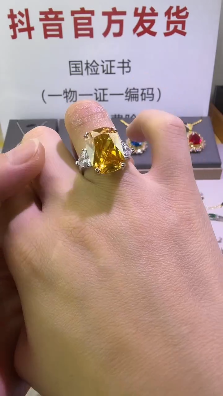 18K金镶嵌戒指/指环钻石586