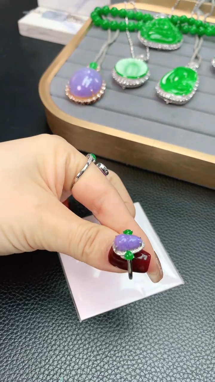 【闪购商品】翡翠戒指18K金镶嵌赠礼盒证书