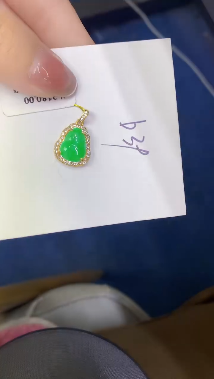 颈饰未镶嵌翡翠缅甸天然翡翠A货