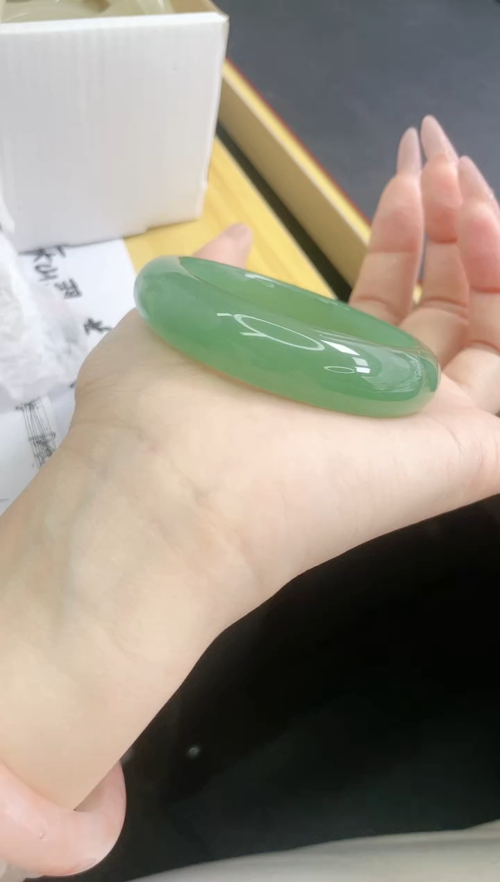 【闪购商品】石英质玉手镯未镶嵌60/54.7