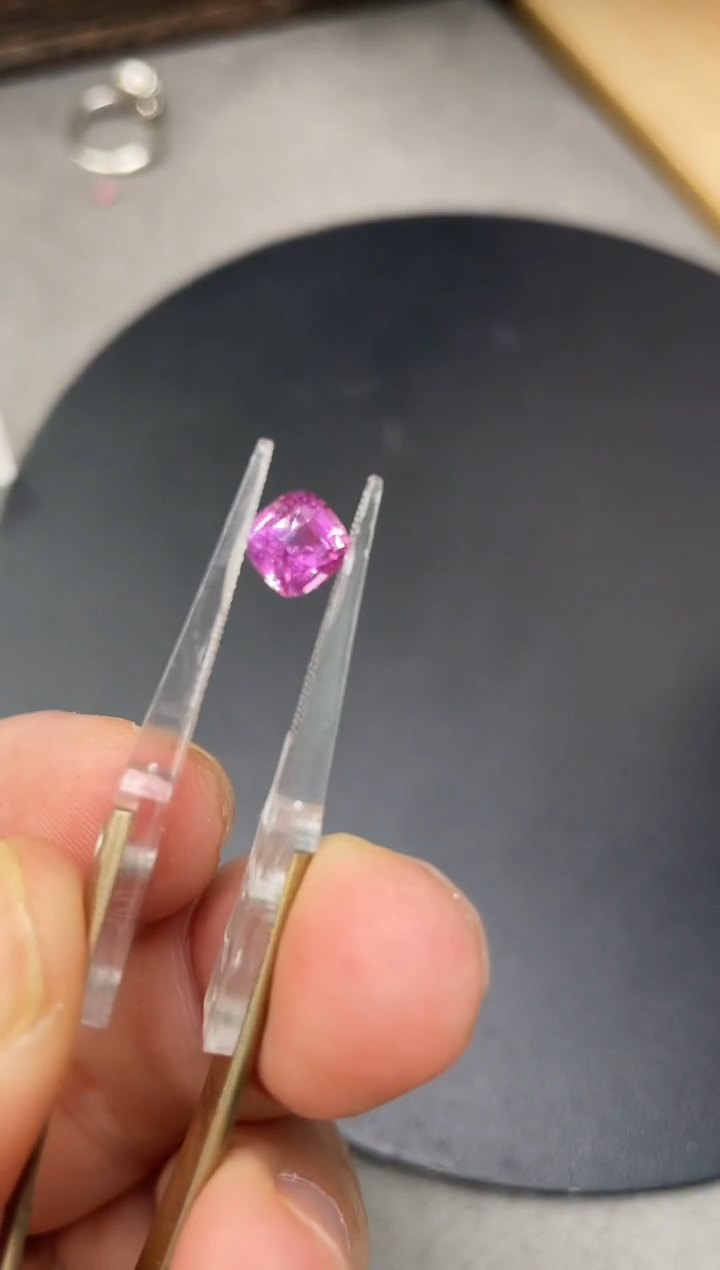 裸石蓝宝石1.7克拉紫色蓝宝石