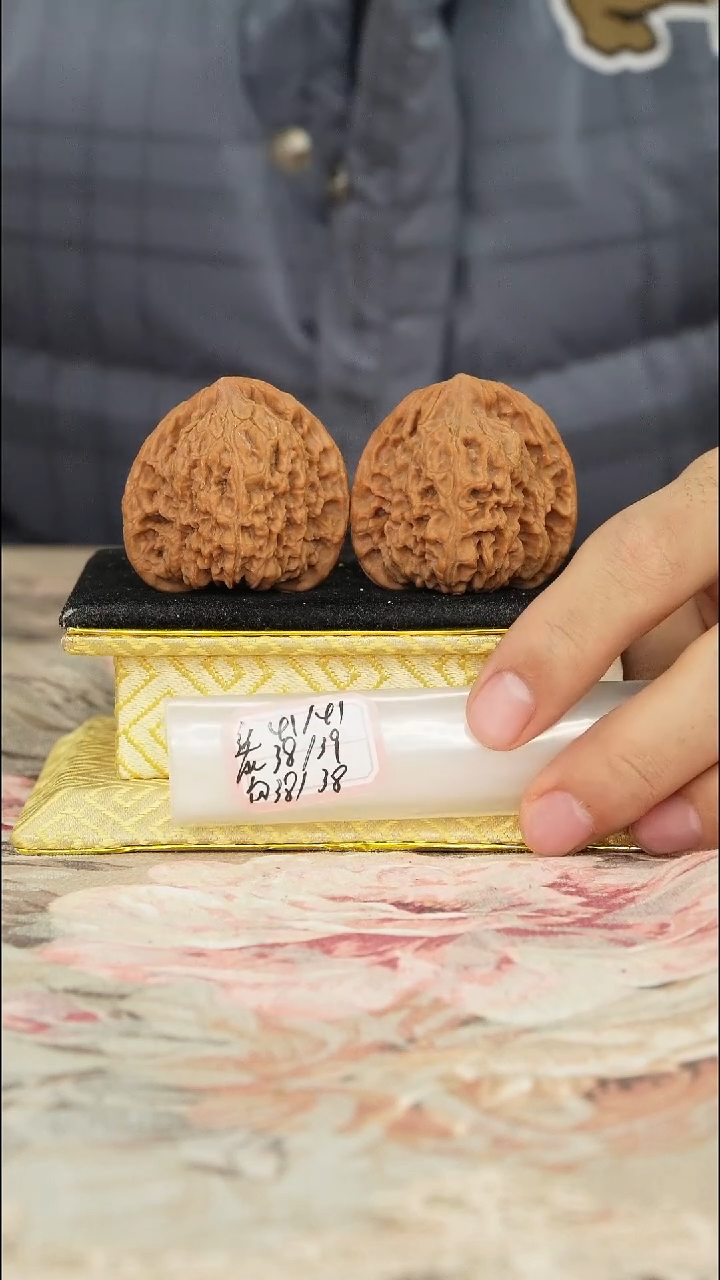 【闪购商品】文玩核桃把件赵喜满南将石