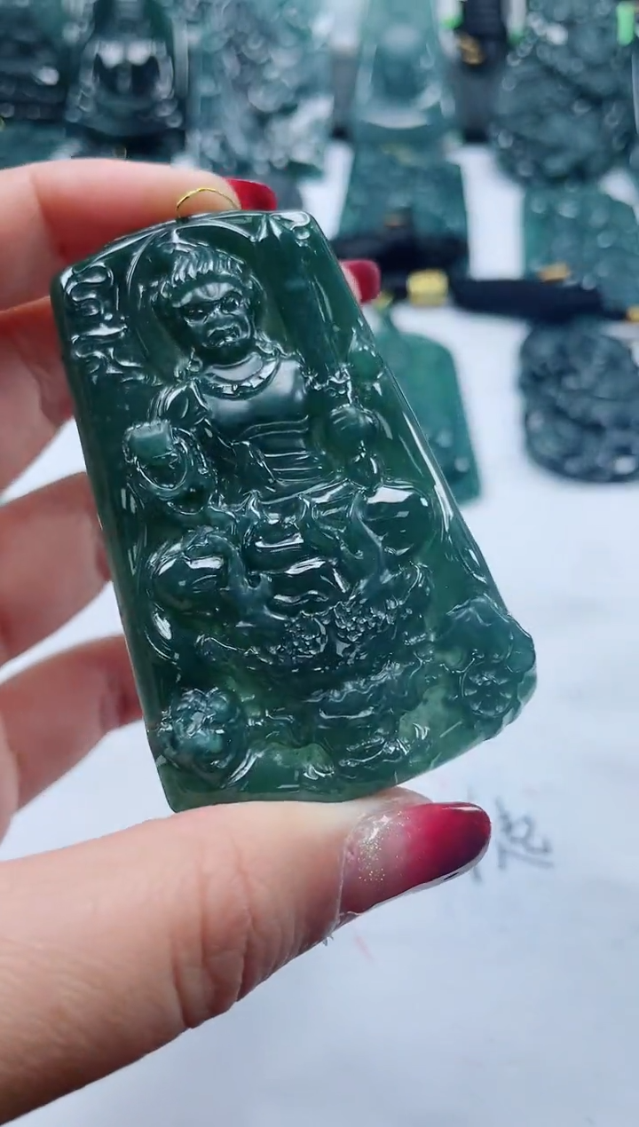 【闪购商品】翡翠颈饰未镶嵌          