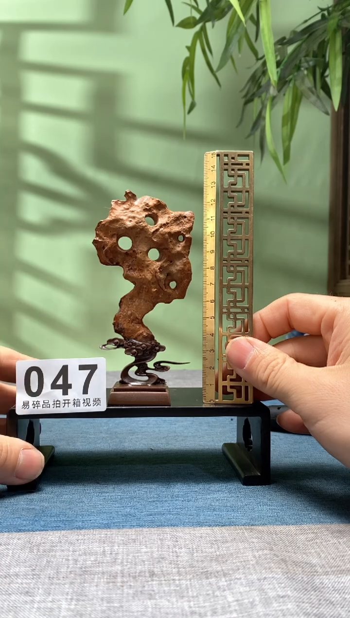 【闪购商品】树脂制品底座 石头是青州玲珑石047号