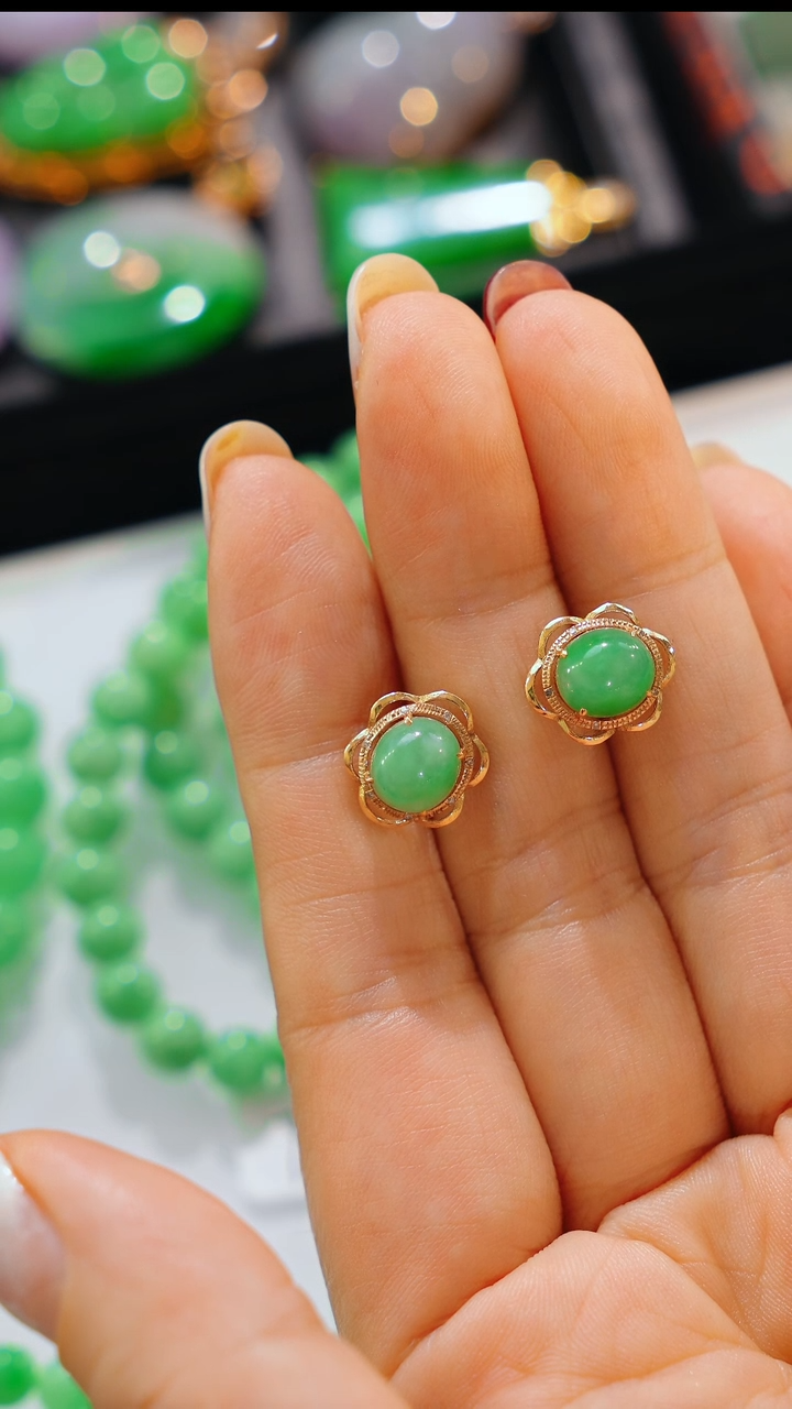 18K金镶嵌翡翠耳饰翡翠耳钉