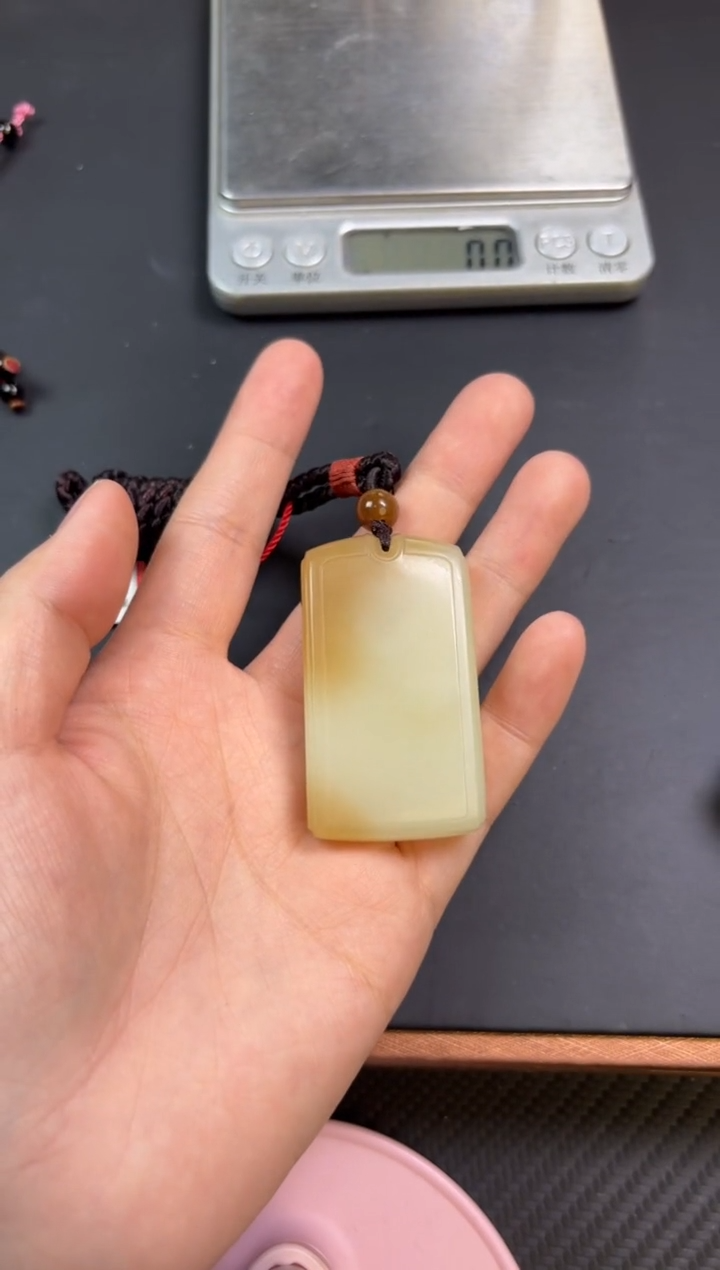 【闪购商品】和田玉吊坠(赠链)未镶嵌且末金山微色差吊坠