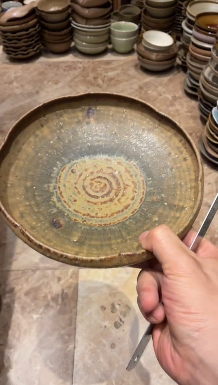 瓷片舒**归107黄色手工粗陶盘1个