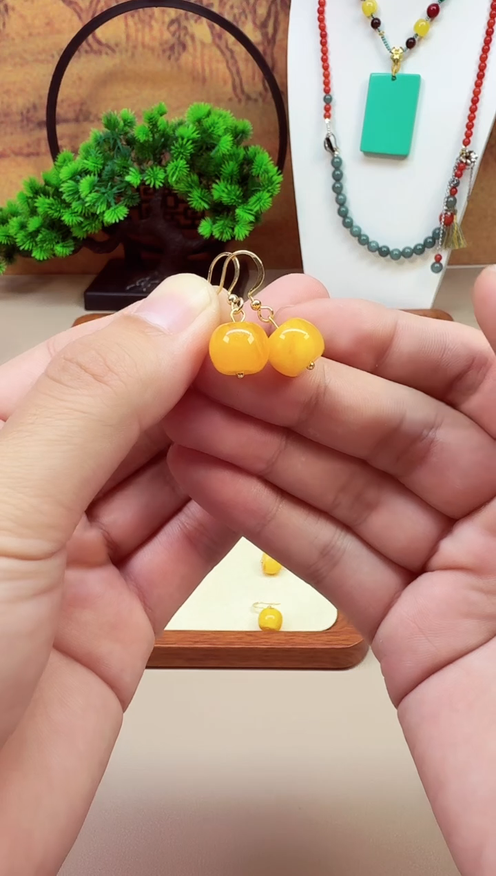 14K金镶嵌蜜蜡耳饰E01