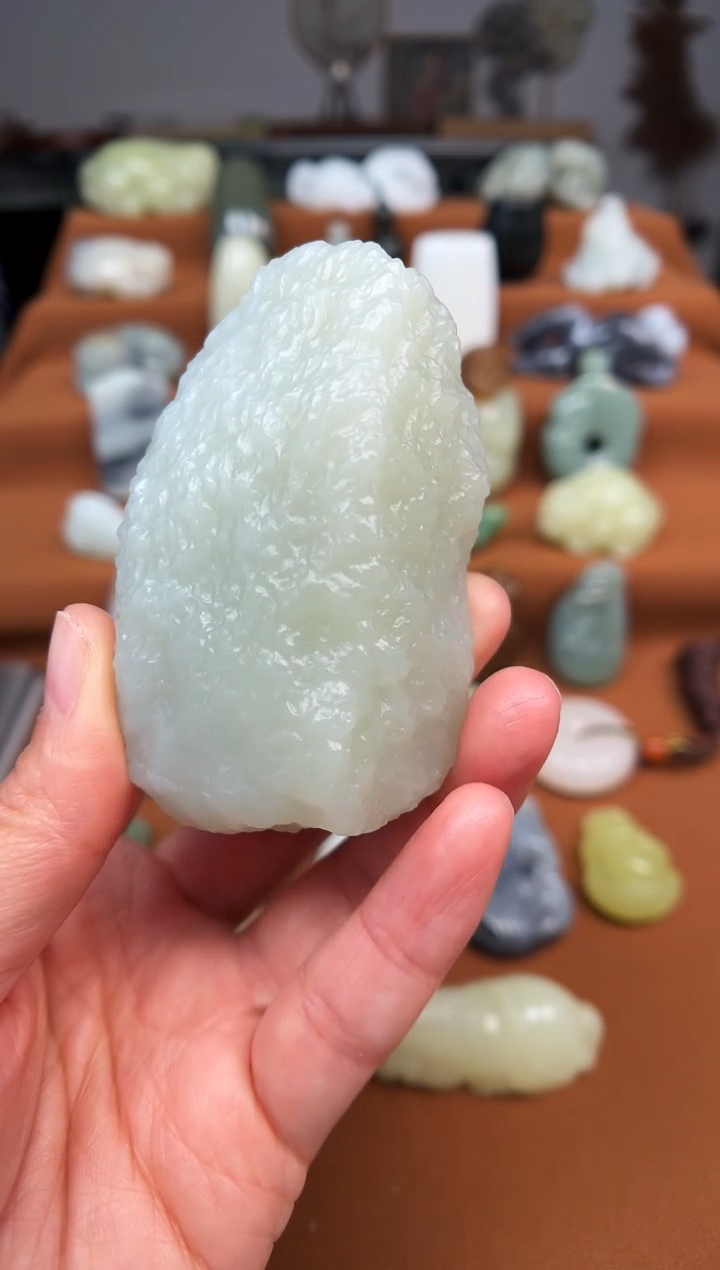 颈饰未镶嵌和田玉原石