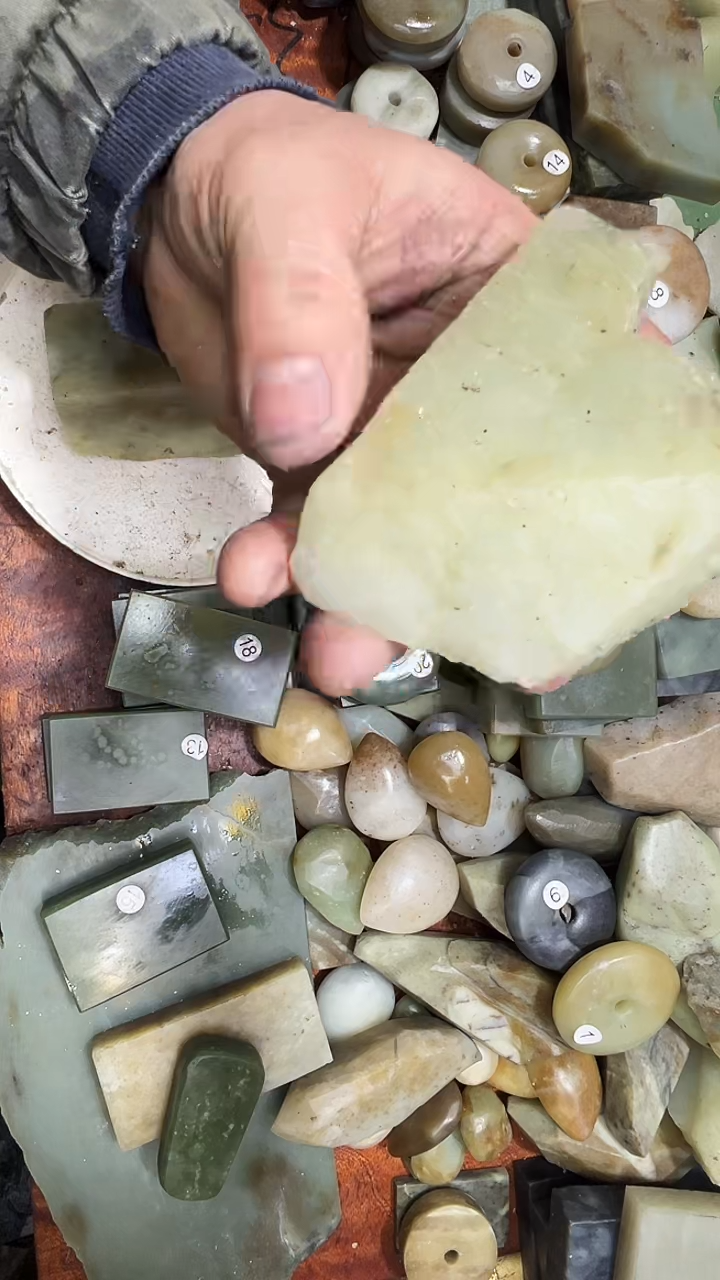 未镶嵌和田玉珠宝半成品1