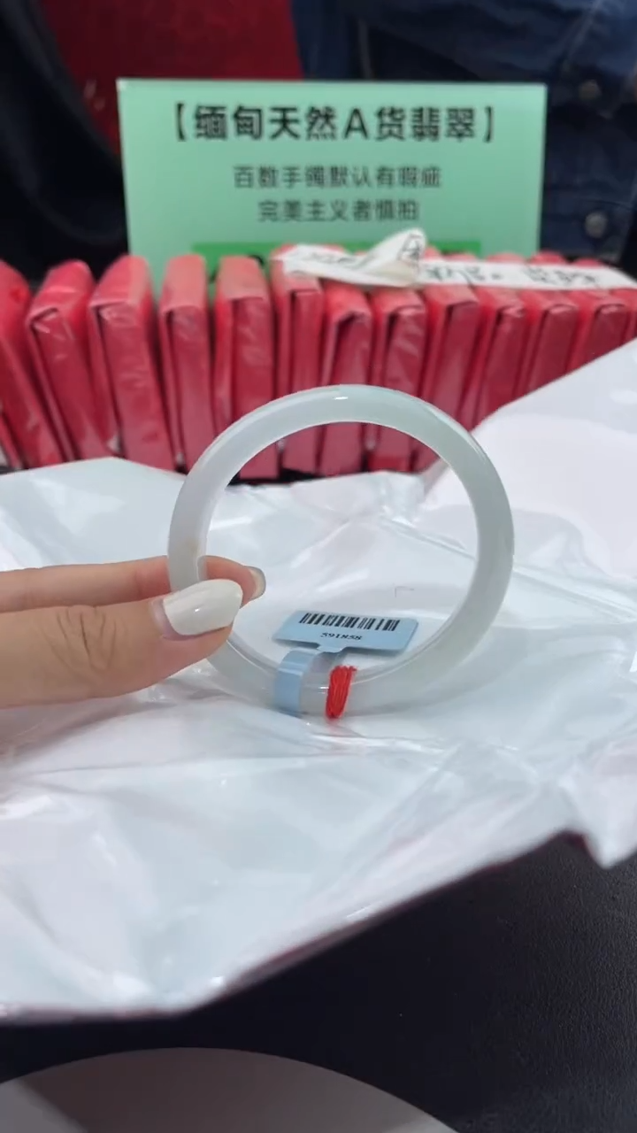 【闪购商品】翡翠手镯未镶嵌3翡翠手镯（微瑕）